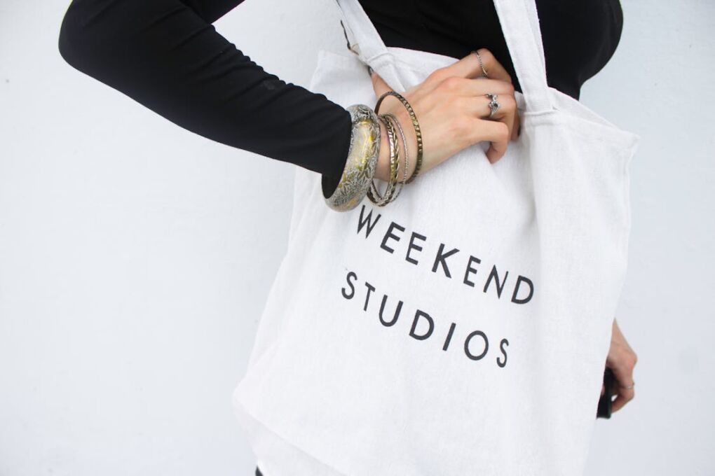 Free Stylish tote bag with 'Weekend Studios